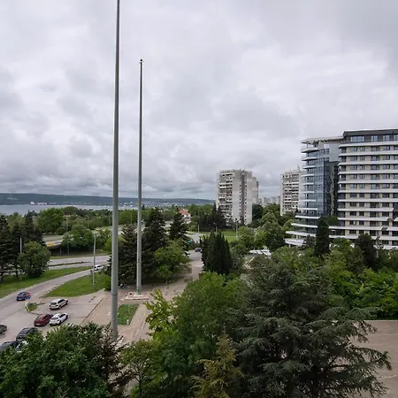 Sky View Flat With Parking Varna