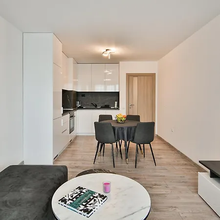 Apartment Sky View Flat With Parking