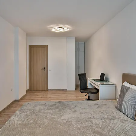 Sky View Flat With Parking