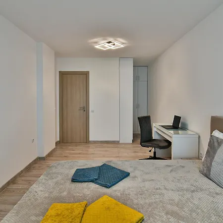 Sky View Flat With Parking Apartment *